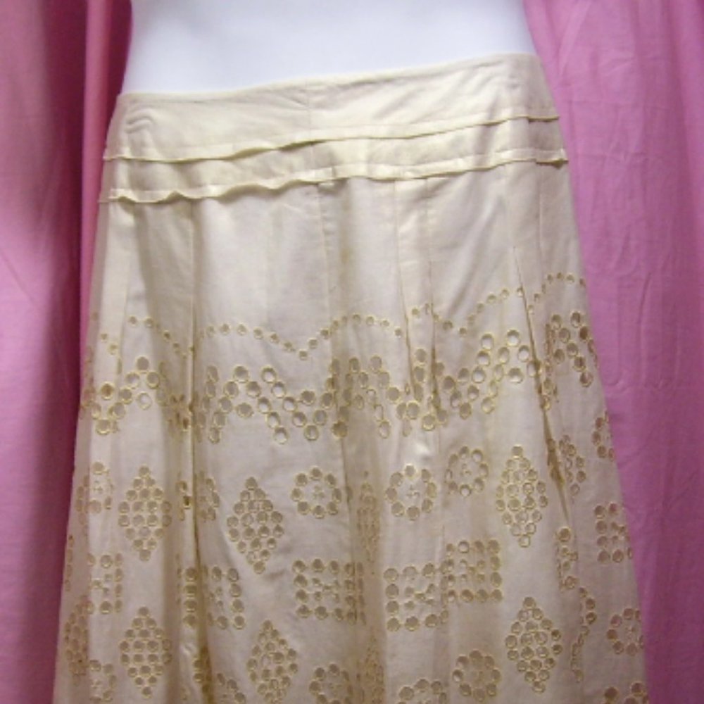 Peter Nygard Skirt, Gold Eyelet Embroidery Size 10 NWOT